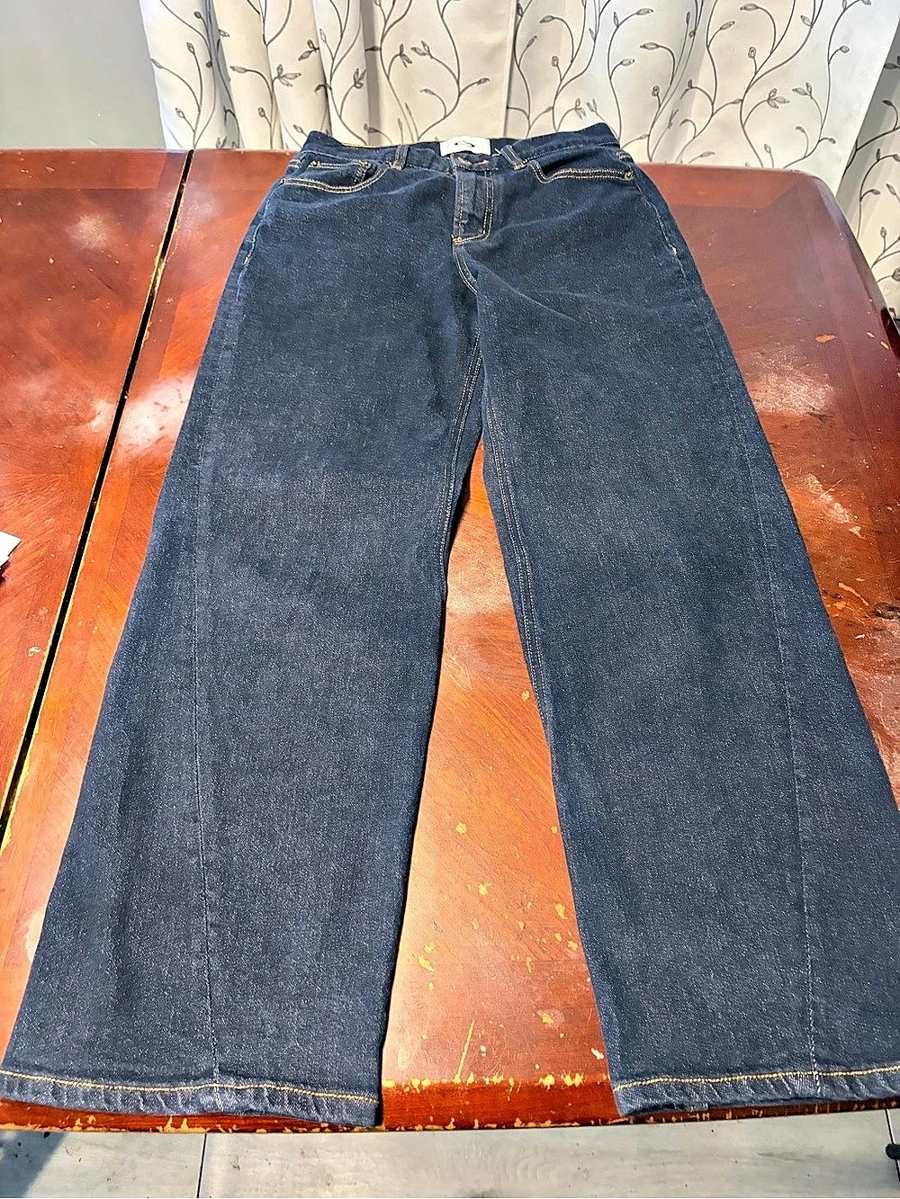 Silver Jeans Co. Straight Leg Jeans in Blue Like New